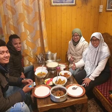 Tashkand Houseboat Srīnagar Kültér fotó
