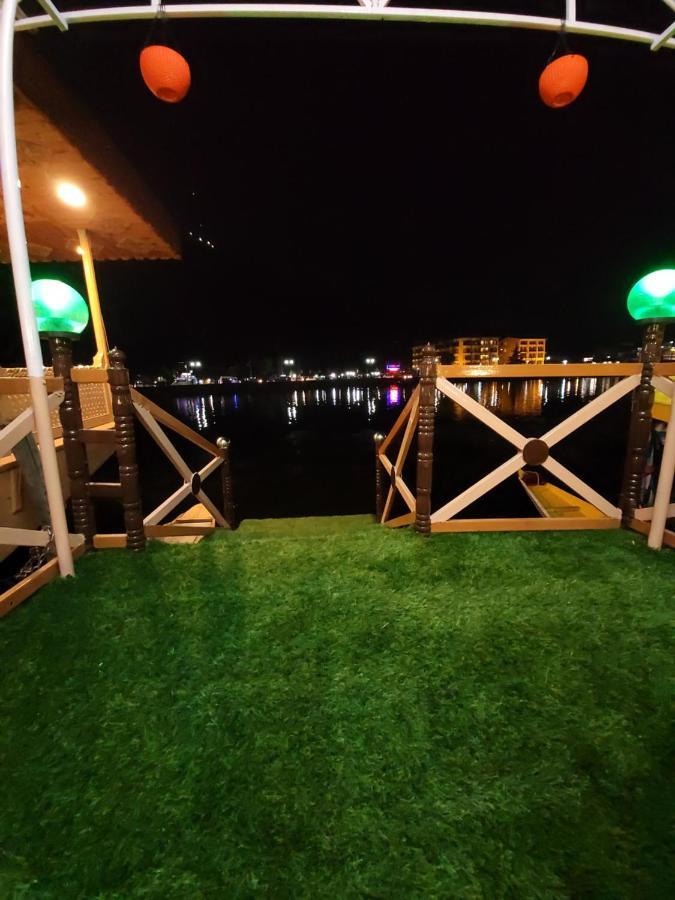 Tashkand Houseboat Srīnagar Kültér fotó
