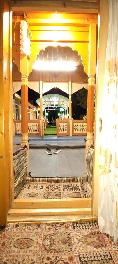 Tashkand Houseboat Srīnagar Kültér fotó