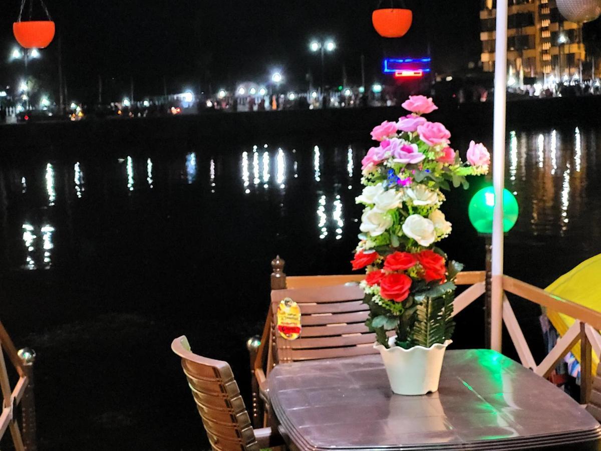 Tashkand Houseboat Srīnagar Kültér fotó