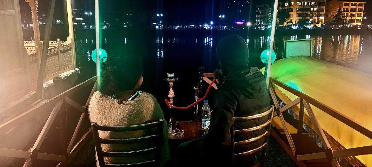 Tashkand Houseboat Srīnagar Kültér fotó