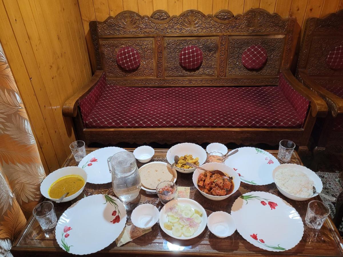 Tashkand Houseboat Srīnagar Kültér fotó