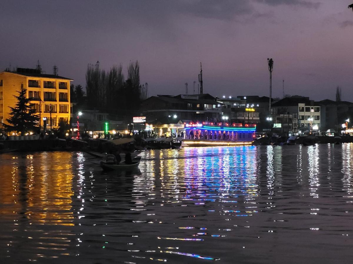 Tashkand Houseboat Srīnagar Kültér fotó