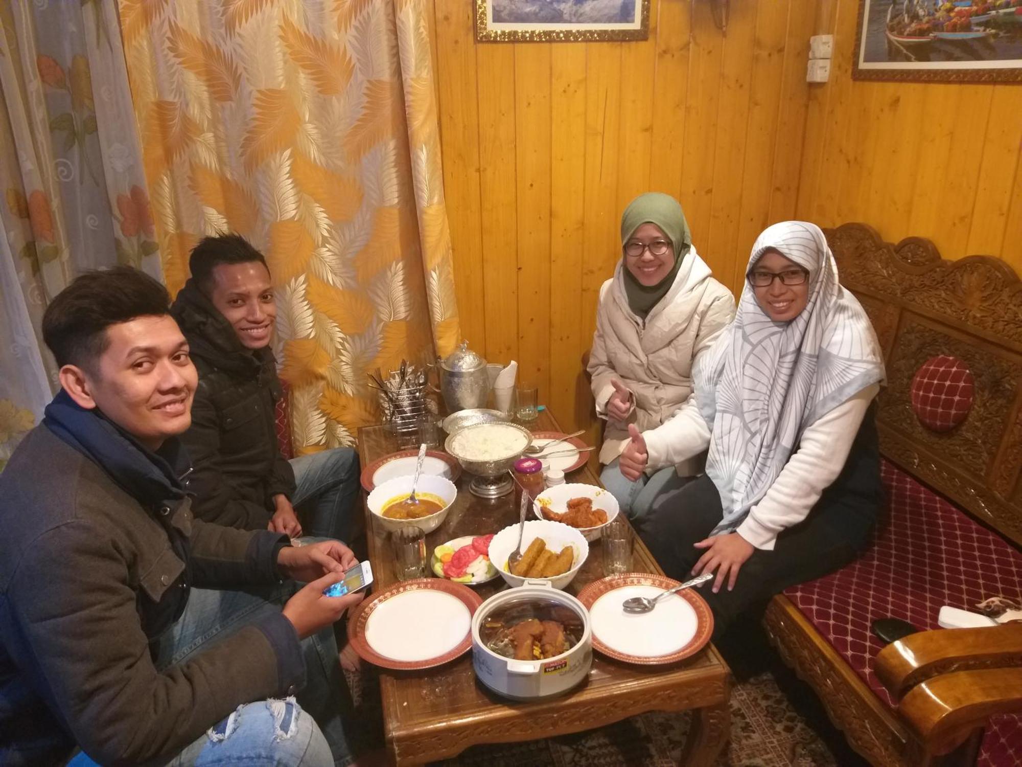 Tashkand Houseboat Srīnagar Kültér fotó