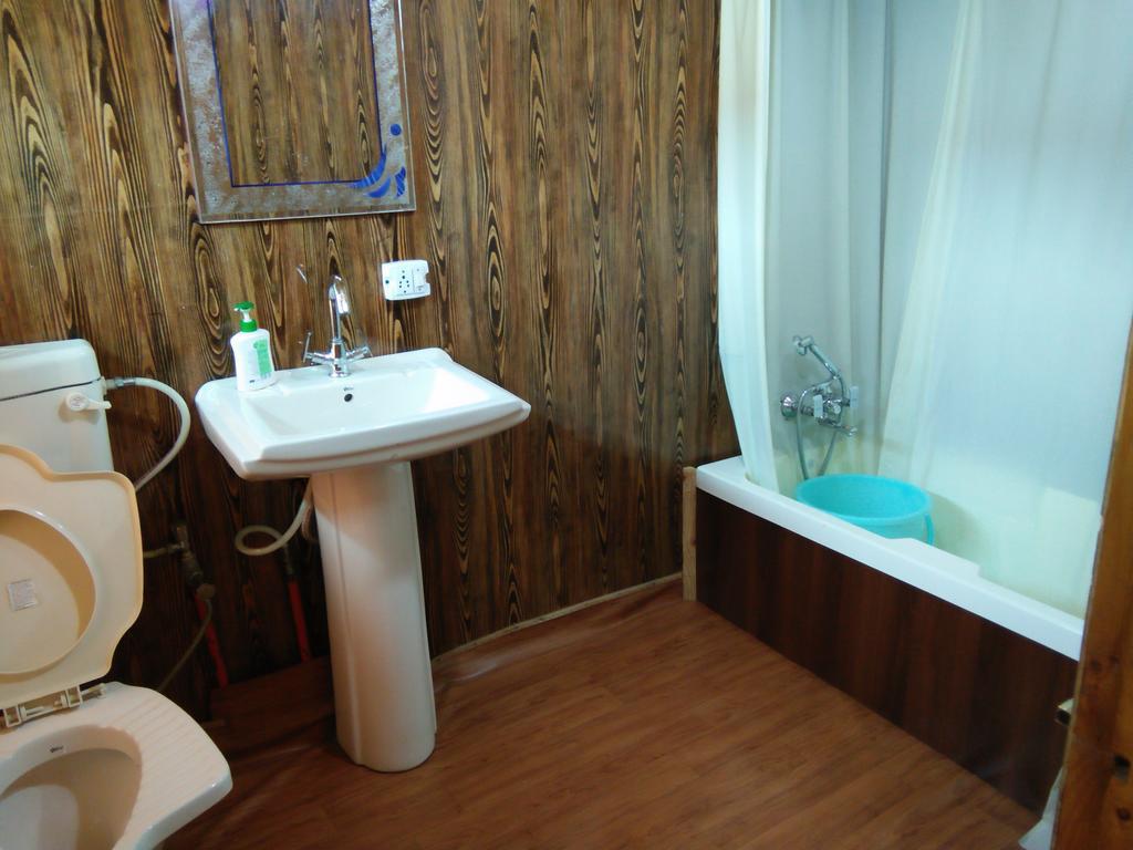 Tashkand Houseboat Srīnagar Kültér fotó