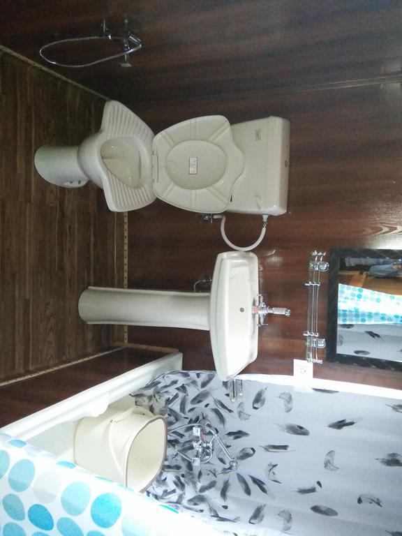 Tashkand Houseboat Srīnagar Kültér fotó
