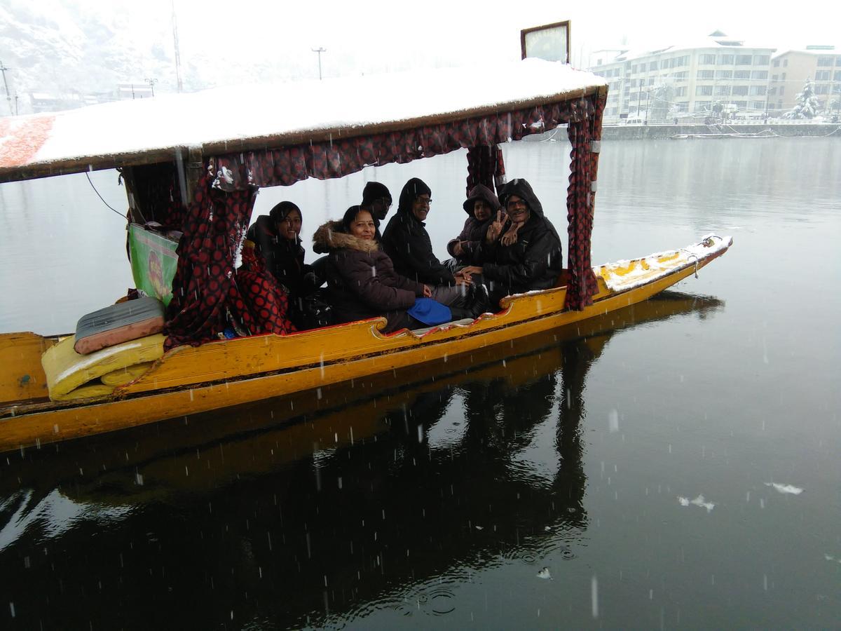 Tashkand Houseboat Srīnagar Kültér fotó