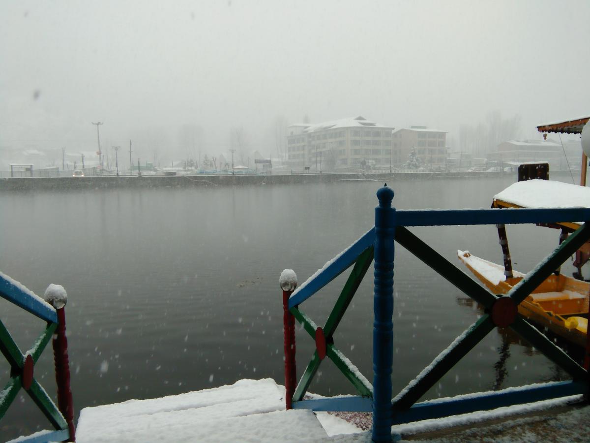 Tashkand Houseboat Srīnagar Kültér fotó